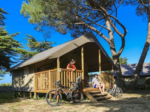 TENTE TOILE ET BOIS 4 personnes - Tente Lodge Confort (2 chambres) + terrasse couverte - sans sanitaire