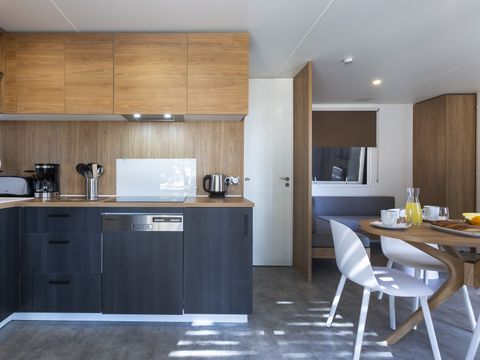 MOBILHOME 4 personnes - Mobil-Home Premium 30m² (2 chambres - 4 pers.) + terrasse + TV + draps et serviettes + CLIM