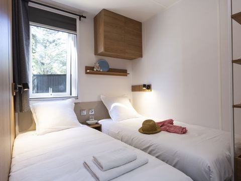 MOBILHOME 6 personnes - Premium 34m² (3 chambres - 6 pers.) + terrasse couverte + TV + draps et serviettes inclus