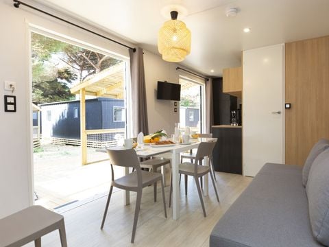 MOBILHOME 6 personnes - Premium 34m² (3 chambres - 6 pers.) + terrasse couverte + TV + draps et serviettes inclus