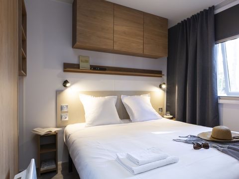 MOBILHOME 6 personnes - Premium 34m² (3 chambres - 6 pers.) + terrasse couverte + TV + draps + CLIM