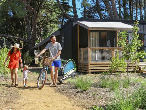 MOBILHOME 6 personnes - Premium 34m² (3 chambres - 6 pers.) + terrasse couverte + TV + draps + CLIM