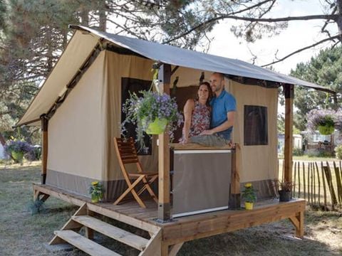 TENTE TOILE ET BOIS 2 personnes - Randonneur - Sans sanitaires - Animaux Interdits