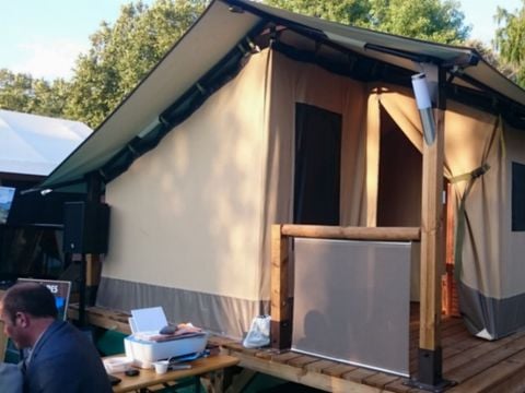 TENTE TOILE ET BOIS 2 personnes - Randonneur - Sans sanitaires - Animaux Interdits