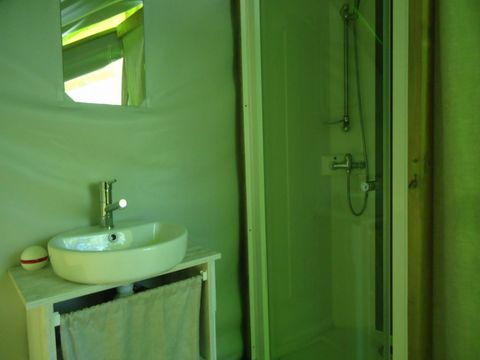 Tente en toile et en bois 5 personnes - Tente Junior - Arrivée samedi / mercredi - avec sanitaire - Animaux Interdits