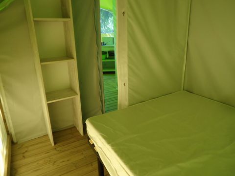 TENTE TOILE ET BOIS 5 personnes - Tente Junior - Arrivée samedi / mercredi - avec sanitaire TENTE TOILE ET BOIS 5 personnes - Tente Junior - Arrivée samedi / mercredi - avec sanitaire