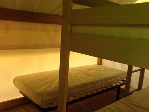 TENTE TOILE ET BOIS 5 personnes - Tente Junior - Arrivée samedi / mercredi - avec sanitaire TENTE TOILE ET BOIS 5 personnes - Tente Junior - Arrivée samedi / mercredi - avec sanitaire