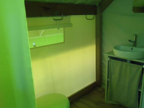 Tente en toile et en bois 5 personnes - Tente Junior - Arrivée samedi / mercredi - avec sanitaire - Animaux Interdits