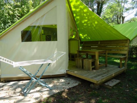 Tente en toile et en bois 5 personnes - Tente Junior - Arrivée samedi / mercredi - avec sanitaire - Animaux Interdits