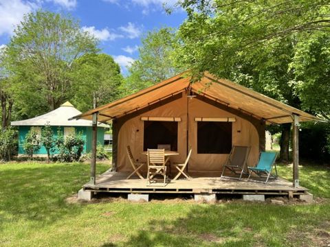 Tente en toile et en bois 4 personnes - Tente Victoria 4P arrivée Samedi - Animaux Interdis