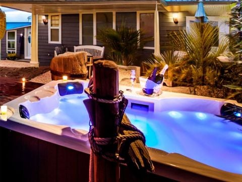 Mobilhome 6 personnes - Privilège P3 3 chambres 2 SDB JACUZZI GARDEN