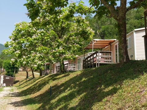 Mobilhome 6 personnes - Standard 32m² - 3 chambres - Terrasse couverte - TV - Climatisation