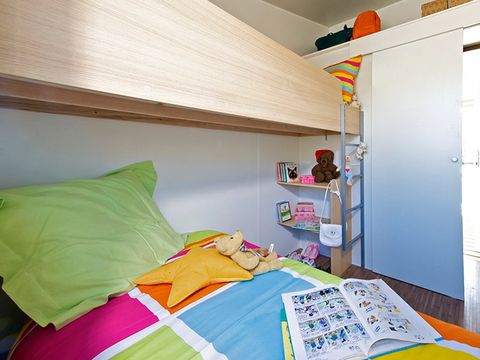 MOBILHOME 4 personnes - 30m² - Standard - 2 chambres - terrasse semi-couverte - TV - Clim 4 pers. 
