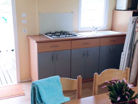 MOBILHOME 4 personnes - 30m² - Standard - 2 chambres - terrasse semi-couverte - TV - Clim 4 pers. 
