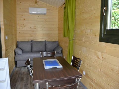 CHALET 4 personnes - Chalet CONFORT Nelia 23 m² (1 chambre) + terrasse couverte de 8 m² + clim reversible(045) + TV 2/4 pers