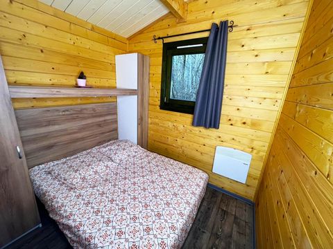 CHALET 4 personnes - Chalet CONFORT Nelia 23 m² (1 chambre) + terrasse couverte de 8 m² + clim reversible(045) + TV 2/4 pers