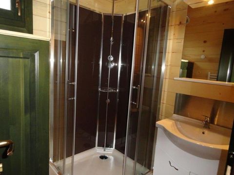 CHALET 4 personnes - Chalet CONFORT Nelia 23 m² (1 chambre) + terrasse couverte de 8 m² + clim reversible(045) + TV 2/4 pers