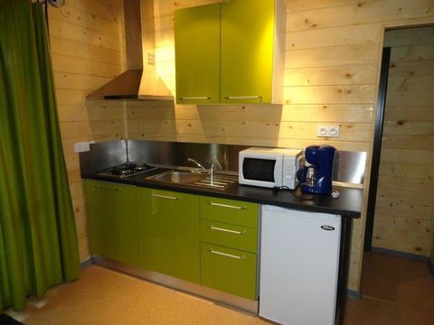 CHALET 4 personnes - Chalet CONFORT Nelia 23 m² (1 chambre) + terrasse couverte de 8 m² + clim reversible(045) + TV 2/4 pers