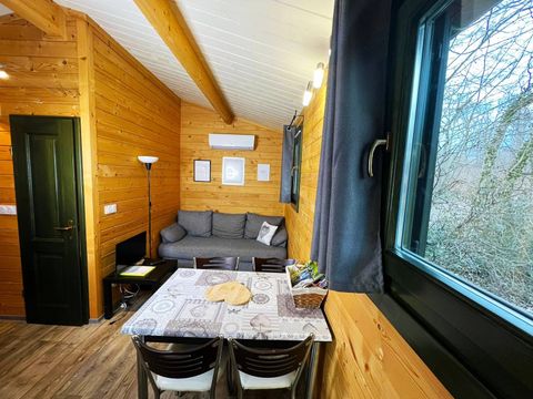 CHALET 4 personnes - Chalet CONFORT Nelia 23 m² (1 chambre) + terrasse couverte de 8 m² + clim reversible(045) + TV 2/4 pers