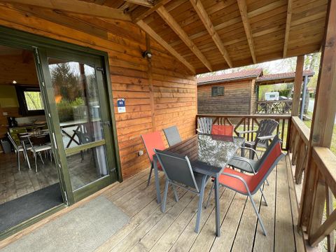 CHALET 6 personnes - Chalet Savania PREMIUM46 34 m² (2 chambres) + terrasse couverte de 13 m² + TV + clim réversible 4/6 pers