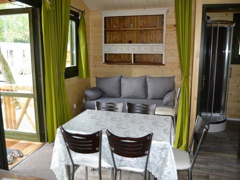CHALET 6 personnes - Chalet Savania PREMIUM46 34 m² (2 chambres) + terrasse couverte de 13 m² + TV + clim réversible 4/6 pers