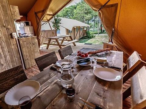 Tente en toile et en bois 6 personnes - Safari Lodge | 3 Ch. | 6 Pers. | Clim.