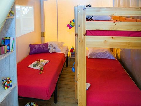 TENTE TOILE ET BOIS 5 personnes - Éco-Lodge | 2 Chambres | Capacité 4/5 Personnes | Sans Sanitaires