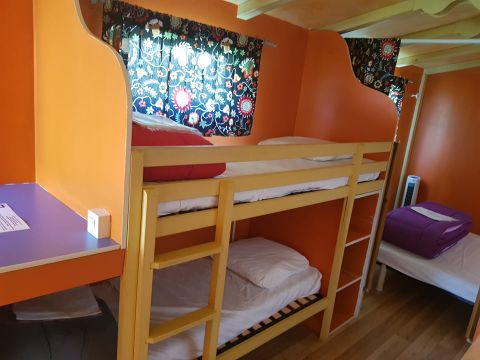 HÉBERGEMENT INSOLITE 4 personnes - sans sanitaires 17 m²