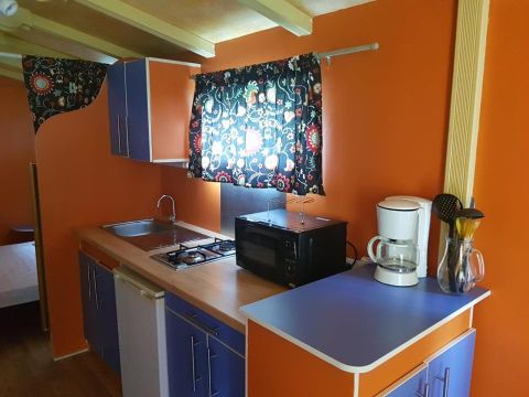 HÉBERGEMENT INSOLITE 4 personnes - sans sanitaires 17 m²