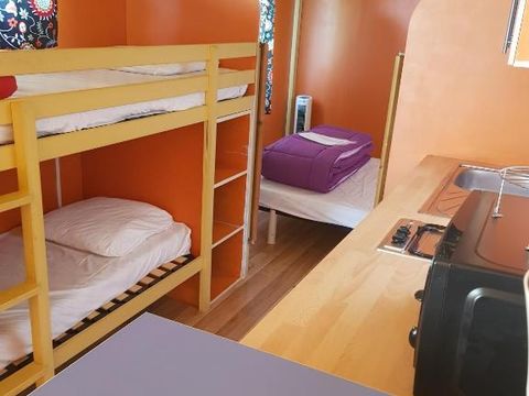 HÉBERGEMENT INSOLITE 4 personnes - sans sanitaires 17 m²
