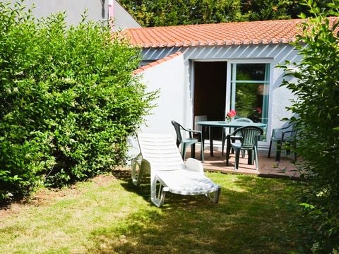 STUDIO 4 personnes - TV - PLANCHA