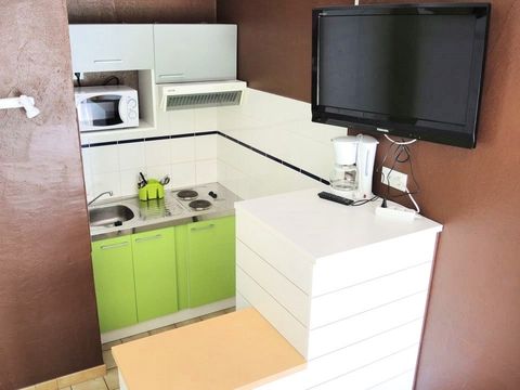 STUDIO 4 personnes - TV - PLANCHA