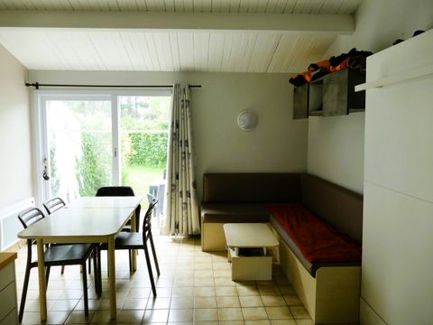 STUDIO 4 personnes - TV - PLANCHA