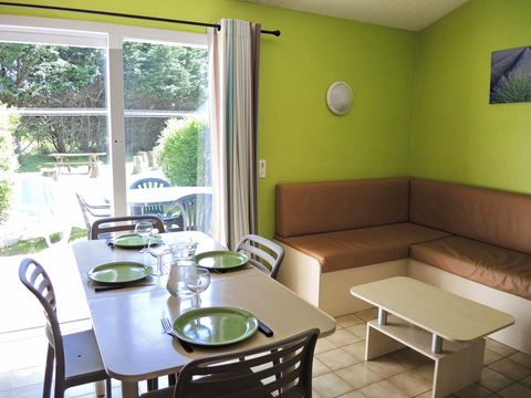 STUDIO 4 personnes - TV - PLANCHA