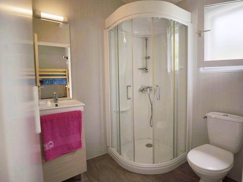 STUDIO 4 personnes - TV - PLANCHA