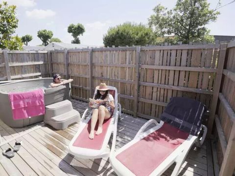 MOBILHOME 4 personnes - Duo Premium 3 Pièces 4 Personnes Jacuzzi + Climatisé + TV