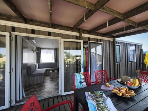 MOBILHOME 8 personnes - Quattro Premium 5 Pièces 8 Personnes Jacuzzi + Climatisé + TV