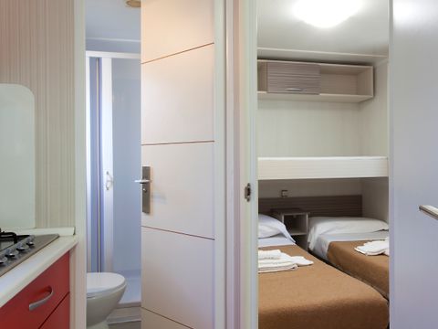 MOBILHOME 4 personnes - SENZA VISTA LAGO 24mq terrazzo/veranda chiuso