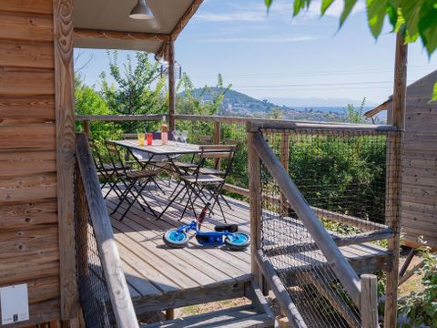 Hébergement 5 personnes - FLOWER LODGE BOIS SUR PILOTIS