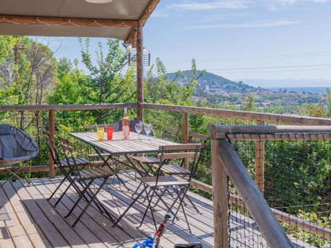 Hébergement 5 personnes - FLOWER LODGE BOIS SUR PILOTIS