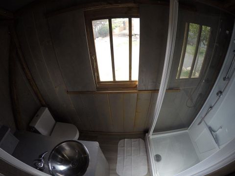 Hébergement 5 personnes - FLOWER LODGE BOIS SUR PILOTIS