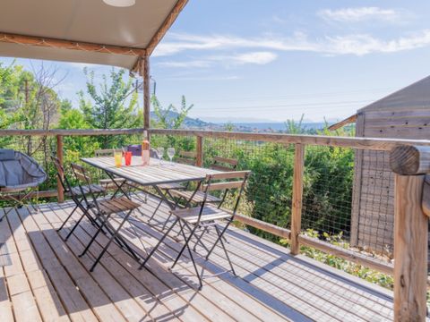 Hébergement 5 personnes - FLOWER LODGE BOIS SUR PILOTIS