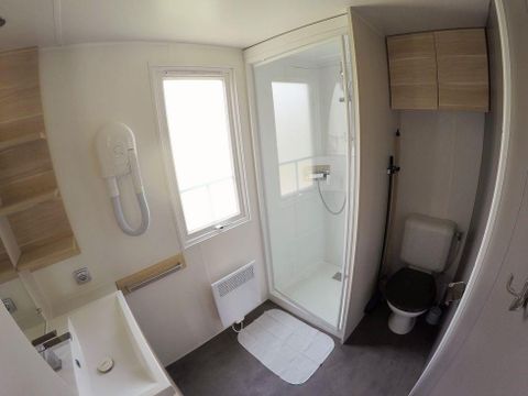 MOBILHOME 2 personnes - Confort 18m² 1 chambre + terrasse couverte + climatisation + TV