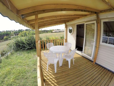 MOBILHOME 2 personnes - Confort 18m² 1 chambre + terrasse couverte + climatisation + TV