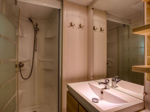 MOBILHOME 6 personnes - Mobil-Home Standard 30m² Trémolat - 3 chambres + Terrasse semi-couverte 6 pers