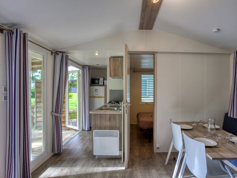 MOBILHOME 6 personnes - Mobil-Home Confort 32m² Malaga - 3 chambres + Terrasse couverte, clim, TV, Lave-vaisselle 6 pers
