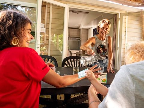 MOBILHOME 4 personnes - Mobil-home Confort PMR 29m² (2chambres) + LV + TV + terrasse semi-couverte 6m² 4 personnes.