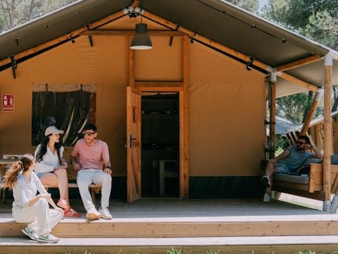 Tente en toile et en bois 5 personnes - Glamping Safari