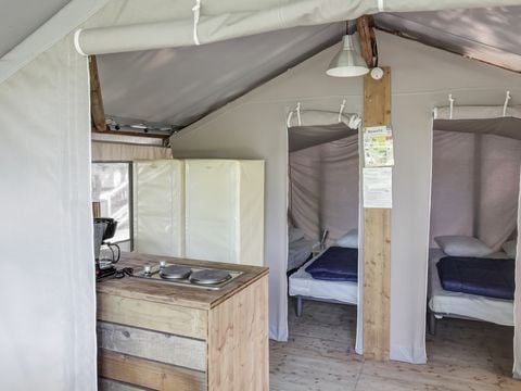 Tente en toile et en bois 4 personnes - Cabane Lodge sur pilotis STANDARD 34m² (2 chambres) dont terrasse couverte 11m² - sans sanitaires | 4 personnes