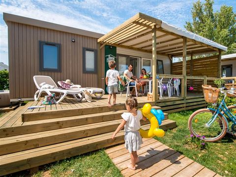MOBILHOME 4 personnes - Homeflower PREMIUM 29m² (2 chambres) + CLIM + terrasse semi-couverte + TV + draps + serviettes | 4 personnes